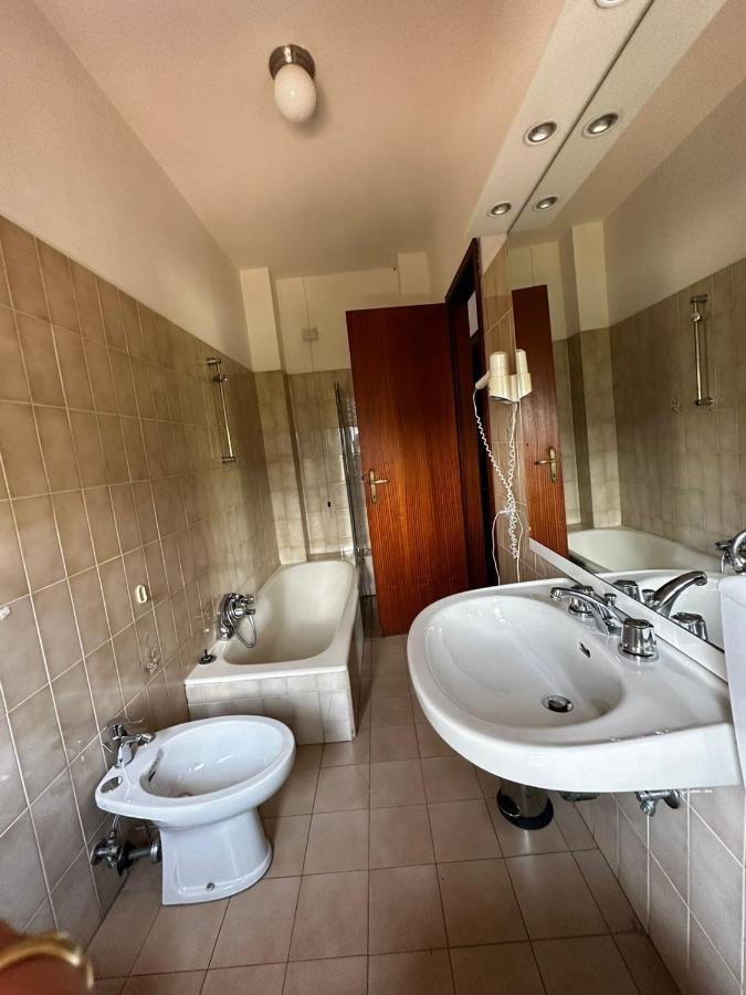 Hotel La Pineta Carrara Bagian luar foto