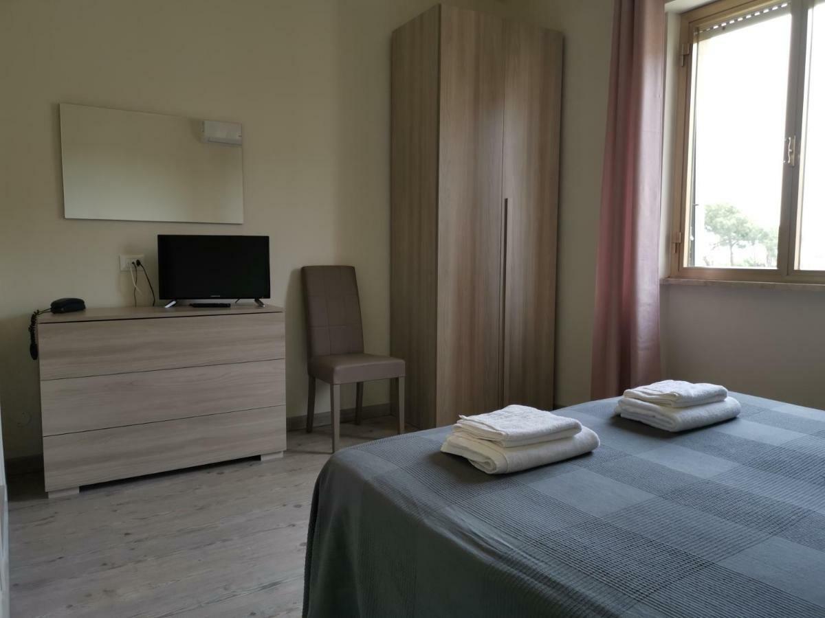 Hotel La Pineta Carrara Bagian luar foto