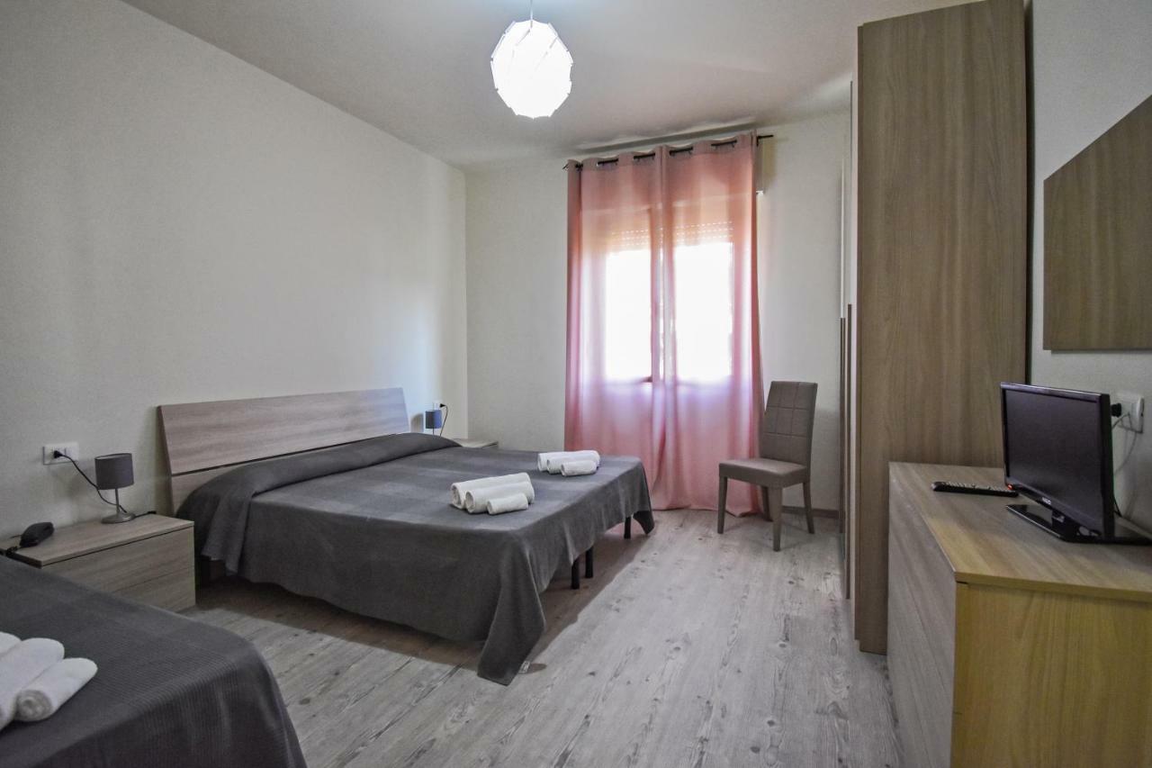 Hotel La Pineta Carrara Bagian luar foto